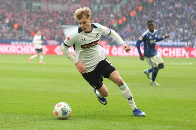 25.01.2026, xrekx, Fussball 2.Bundesliga, FC Schalke 04 - 1.FC Kaiserslautern v.l. Mika Haas (1.FC Kaiserslautern) (DFL DFB REGULATIONS PROHIBIT ANY USE OF PHOTOGRAPHS as IMAGE SEQUENCES and or QUASI-VIDEO) Gelsenkirchen