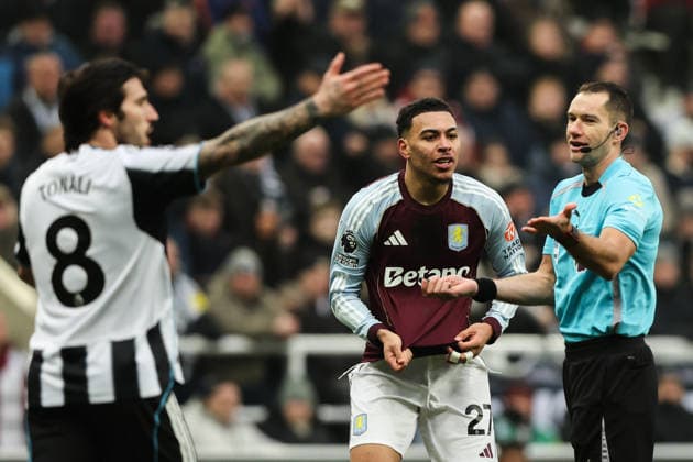 Newcastle Upon Tyne, England, 25th January 2026. Sandro Tonali of Newcastle United and Morgan Rogers of Aston Villa react to a decision made by referee Jarred Gillett during the Newcastle United vs Aston Villa Premier League match at St. James Park, Newcastle Upon Tyne. Picture credit should read: Nigel Roddis Sportimage EDITORIAL USE ONLY. No use with unauthorised audio, video, data, fixture lists, club league logos or live services. Online in-match use limited to 120 images, no video emulation. No use in betting, games or single club league player publications. SPI_015_NR_NEW_vs_AVL SPI-4479-0015