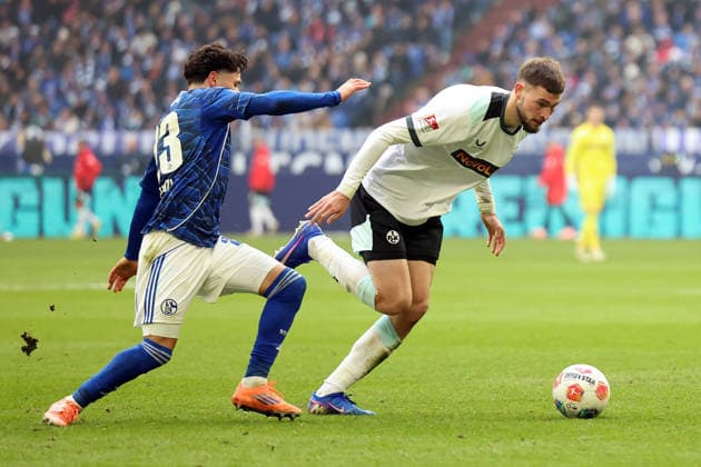 25.01.2026, xrekx, Fussball 2.Bundesliga, FC Schalke 04 - 1.FC Kaiserslautern v.l. Soufiane El-Faouzi (FC Schalke 04) Atanas Chernev (1.FC Kaiserslautern) Zweikampf, Aktion, action, battle for the ball (DFL DFB REGULATIONS PROHIBIT ANY USE OF PHOTOGRAPHS as IMAGE SEQUENCES and or QUASI-VIDEO) Gelsenkirchen