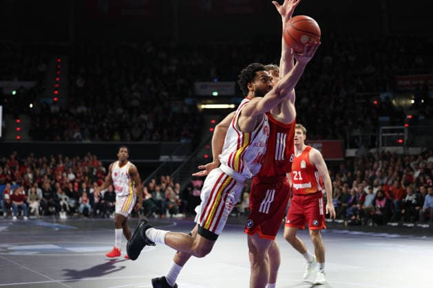 Davion Mintz (Fitness First Wuerzburg Baskets, 10) mit Justinian Jessup (FC Bayern Basketball, 10), GER, FC Bayern Basketball vs. Fitness First Wuerzburg Baskets, Basketball, easycredit Basketball Bundesliga, 17. Spieltag, Saison 2025 2026, 25.01.2026, GER, FC Bayern Basketball vs. Fitness First Wuerzburg Baskets, Basketball, easycredit Basketball Bundesliga, 17. Spieltag, Saison 2025 2026, 25.01.2026 Muenchen Copyright: xEibner-Pressefoto JennixMaulx EP_JML