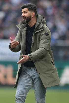 Chef-Trainer Miron Muslic (FC Schalke 04) beim Spiel der 2. Bundesliga (Saison 2025 26) FC Schalke 04 - 1. FC Kaiserslautern - Copyright: Thomas Pakusch