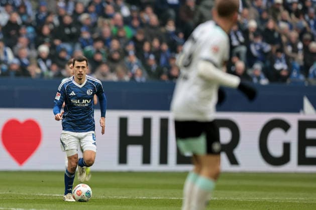 Ron Schallenberg (FC Schalke 04) beim Spiel der 2. Bundesliga (Saison 2025 26) FC Schalke 04 - 1. FC Kaiserslautern - Copyright: Thomas Pakusch