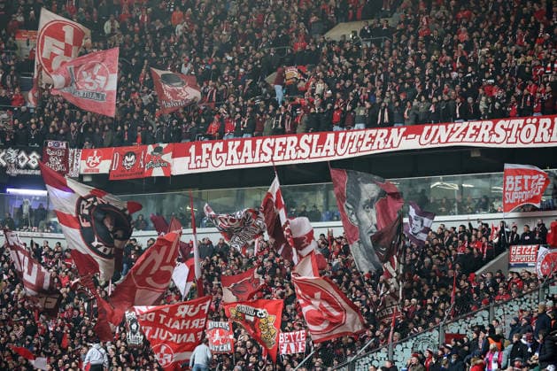 Fans vom 1.FC Kaiserslautern beim Spiel der 2. Bundesliga (Saison 2025 26) FC Schalke 04 - 1. FC Kaiserslautern - Copyright: Thomas Pakusch