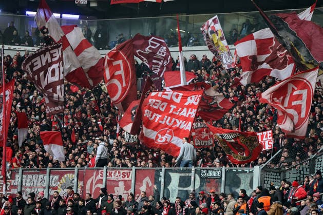 Fans vom 1.FC Kaiserslautern beim Spiel der 2. Bundesliga (Saison 2025 26) FC Schalke 04 - 1. FC Kaiserslautern - Copyright: Thomas Pakusch
