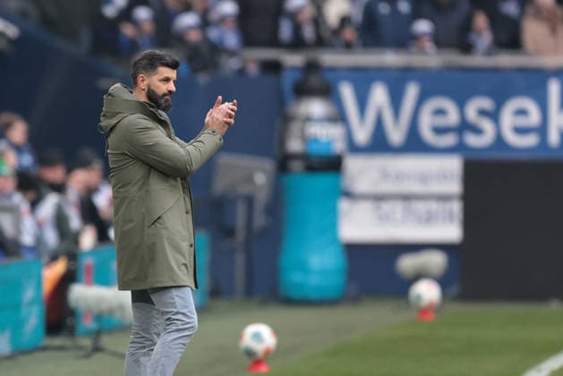 Chef-Trainer Miron Muslic (FC Schalke 04) beim Spiel der 2. Bundesliga (Saison 2025 26) FC Schalke 04 - 1. FC Kaiserslautern - Copyright: Thomas Pakusch