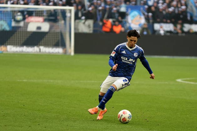 Soufiane El-Faouzi (FC Schalke 04) beim Spiel der 2. Bundesliga (Saison 2025 26) FC Schalke 04 - 1. FC Kaiserslautern - Copyright: Thomas Pakusch