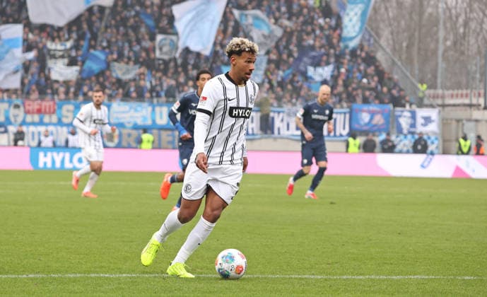 25.01.2026, Fussball, Herren, 2. Bundesliga, Saison 2025 2026, SV 07 Elversberg - VfL Bochum 1848, Bambase Conte (SV 07 Elversberg) am Ball Elversberg Ursapharm-Arena an der Kaiserlinde Saarland Deutschland (DEU)