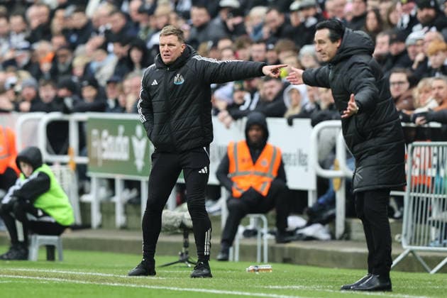 Newcastle Upon Tyne, England, 25th January 2026. Eddie Howe manager of Newcastle United gives his players instructions during the Newcastle United vs Aston Villa Premier League match at St. James Park, Newcastle Upon Tyne. Picture credit should read: Nigel Roddis Sportimage EDITORIAL USE ONLY. No use with unauthorised audio, video, data, fixture lists, club league logos or live services. Online in-match use limited to 120 images, no video emulation. No use in betting, games or single club league player publications. SPI_019_NR_NEW_vs_AVL SPI-4479-0019