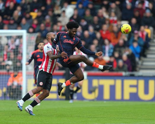 London, England, January 25 2026: Ola Aina (34 Nottingham Forest) clears the ball despite pressure from Igor Thiago (9 Brentford) during the Premier League game between Brentford and Nottingham Forest at Gtech Community Stadium in London, England. (Photo by Jay Patel Sports Press Photo SPP) Copyright: xJayxPatel SportsxPressxPhoto SPPx Sportspressphoto_SPR85423