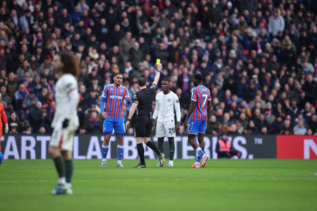 Crystal Palace v Chelsea, Premier League Yellow Card shown by Match Referee Darren England to Chelsea Midfielder MoisÃ s Caicedo (25) during the Premier League match between Crystal Palace and Chelsea at Selhurst Park, London, UK on 25 January 2026. London Selhurst Park Greater London UK Editorial use only DataCo restrictions apply See www.football-dataco.com , Copyright: xChrisxFoxwellx PSI-23638-0021