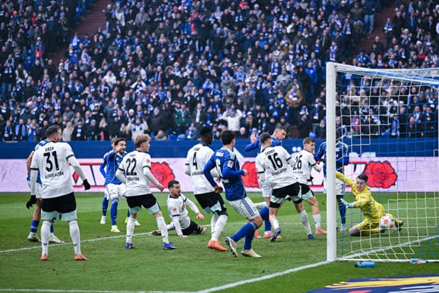 25.01.2026, Fussball, 2. Bundesliga, Saison 2025 2026, 19. Spieltag, FC Schalke 04 - 1. FC Kaiserslautern, Kenan Karaman (FC Schalke 04) erzielt das Tor zum 2:2, xRHR-FOTO YYx
