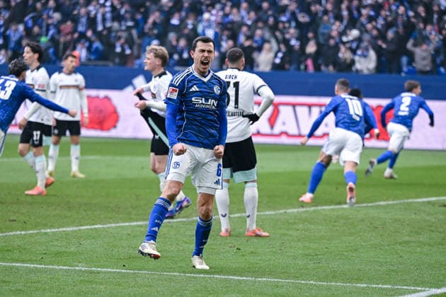 25.01.2026, Fussball, 2. Bundesliga, Saison 2025 2026, 19. Spieltag, FC Schalke 04 - 1. FC Kaiserslautern, Ron Schallenberg (FC Schalke 04) freut sich über der 2:2 xRHR-FOTO YYx