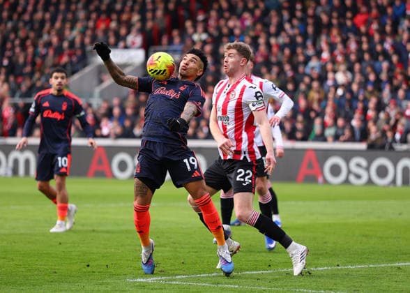 25th January 2026; Gtech Community Stadium, Brentford, London, England; Premier League Football, Brentford versus Nottingham Forest; Igor Jesus of Nottingham Forest under pressure from Nathan Collins of Brentford  JohnxPatrickxFletcher