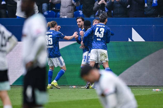 25.01.2026, Fussball, 2. Bundesliga, Saison 2025 2026, 19. Spieltag, FC Schalke 04 - 1. FC Kaiserslautern, Kenan Karaman (FC Schalke 04) freut sich über das Tor zum 2:2 xRHR-FOTO YYx