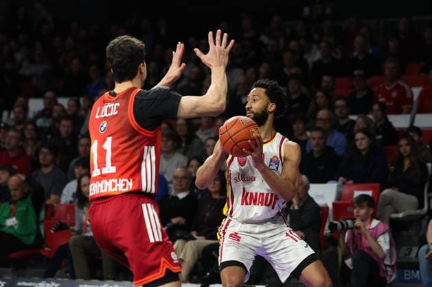 Davion Mintz (Fitness First Wuerzburg Baskets, 10) mit Vladimir Lucic (FC Bayern Basketball, 11), GER, FC Bayern Basketball vs. Fitness First Wuerzburg Baskets, Basketball, easycredit Basketball Bundesliga, 17. Spieltag, Saison 2025 2026, 25.01.2026, GER, FC Bayern Basketball vs. Fitness First Wuerzburg Baskets, Basketball, easycredit Basketball Bundesliga, 17. Spieltag, Saison 2025 2026, 25.01.2026 Muenchen Copyright: xEibner-Pressefoto JennixMaulx EP_JML