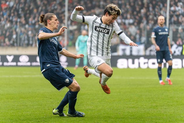 25.01.2026, xdaymx, Fussball 2.Bundesliga, SV Elversberg - VfL Bochum v.l. Loosli Noah (Bochum) und Nicholas Mickelson (Elversberg) (DFL DFB REGULATIONS PROHIBIT ANY USE OF PHOTOGRAPHS as IMAGE SEQUENCES and or QUASI-VIDEO) Elversberg