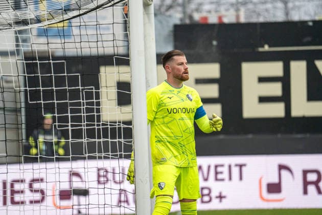 25.01.2026, xdaymx, Fussball 2.Bundesliga, SV Elversberg - VfL Bochum Timo Horn sicherer Halt (Bochum) (DFL DFB REGULATIONS PROHIBIT ANY USE OF PHOTOGRAPHS as IMAGE SEQUENCES and or QUASI-VIDEO) Elversberg
