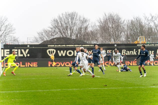 25.01.2026, xdaymx, Fussball 2.Bundesliga, SV Elversberg - VfL Bochum Nicholas Mickelson (Elversberg) vergibt Großchance (DFL DFB REGULATIONS PROHIBIT ANY USE OF PHOTOGRAPHS as IMAGE SEQUENCES and or QUASI-VIDEO) Elversberg