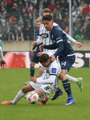 25.01.2026, Fussball, Herren, 2. Bundesliga, Saison 2025 2026, SV 07 Elversberg - VfL Bochum 1848, Lukasz Poreba (SV 07 Elversberg), Cajetan Lenz (VfL Bochum 1848) Elversberg Ursapharm-Arena an der Kaiserlinde Saarland Deutschland (DEU)