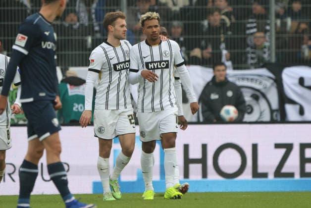 25.01.2026, Fussball, Herren, 2. Bundesliga, Saison 2025 2026, SV 07 Elversberg - VfL Bochum 1848, Bambase Conte (SV 07 Elversberg), Tom Zimmerschied (SV 07 Elversberg) Elversberg Ursapharm-Arena an der Kaiserlinde Saarland Deutschland (DEU)