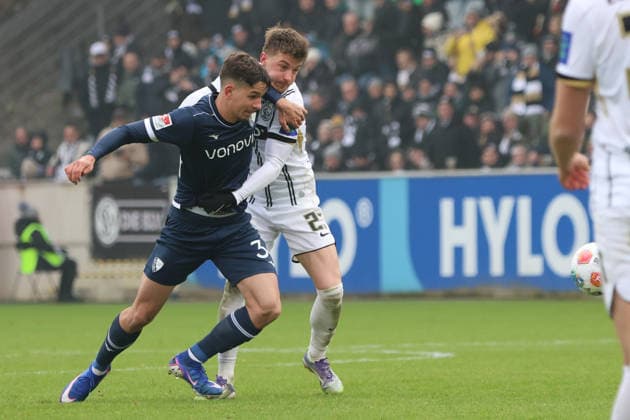 25.01.2026, Fussball, Herren, 2. Bundesliga, Saison 2025 2026, SV 07 Elversberg - VfL Bochum 1848, Lukas Petkov (SV 07 Elversberg), Cajetan Lenz (VfL Bochum 1848) Elversberg Ursapharm-Arena an der Kaiserlinde Saarland Deutschland (DEU)