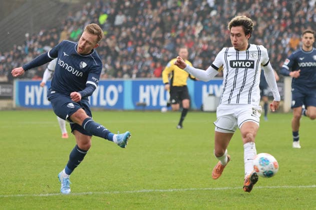 25.01.2026, Fussball, Herren, 2. Bundesliga, Saison 2025 2026, SV 07 Elversberg - VfL Bochum 1848, Nicholas Mickelson (SV 07 Elversberg), Felix Passlack (VfL Bochum 1848) Elversberg Ursapharm-Arena an der Kaiserlinde Saarland Deutschland (DEU)