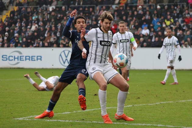 25.01.2026, Fussball, Herren, 2. Bundesliga, Saison 2025 2026, SV 07 Elversberg - VfL Bochum 1848, Maximilian Rohr (SV 07 Elversberg), Francis Onyeka (VfL Bochum 1848) Elversberg Ursapharm-Arena an der Kaiserlinde Saarland Deutschland (DEU)