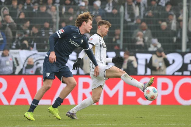 25.01.2026, Fussball, Herren, 2. Bundesliga, Saison 2025 2026, SV 07 Elversberg - VfL Bochum 1848, Lukas Petkov (SV 07 Elversberg), Mats Pannewig (VfL Bochum 1848) Elversberg Ursapharm-Arena an der Kaiserlinde Saarland Deutschland (DEU)