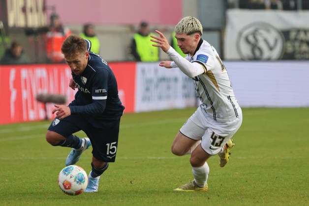 25.01.2026, Fussball, Herren, 2. Bundesliga, Saison 2025 2026, SV 07 Elversberg - VfL Bochum 1848, Felix Keidel (SV 07 Elversberg), Felix Passlack (VfL Bochum 1848) Elversberg Ursapharm-Arena an der Kaiserlinde Saarland Deutschland (DEU)