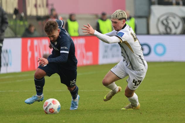 25.01.2026, Fussball, Herren, 2. Bundesliga, Saison 2025 2026, SV 07 Elversberg - VfL Bochum 1848, Felix Keidel (SV 07 Elversberg), Felix Passlack (VfL Bochum 1848) Elversberg Ursapharm-Arena an der Kaiserlinde Saarland Deutschland (DEU)