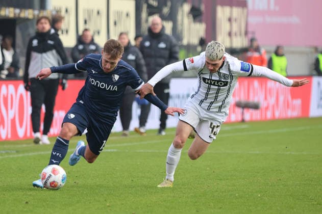 25.01.2026, Fussball, Herren, 2. Bundesliga, Saison 2025 2026, SV 07 Elversberg - VfL Bochum 1848, Felix Keidel (SV 07 Elversberg), Felix Passlack (VfL Bochum 1848) Elversberg Ursapharm-Arena an der Kaiserlinde Saarland Deutschland (DEU)