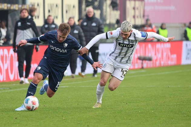 25.01.2026, Fussball, Herren, 2. Bundesliga, Saison 2025 2026, SV 07 Elversberg - VfL Bochum 1848, Felix Keidel (SV 07 Elversberg), Felix Passlack (VfL Bochum 1848) Elversberg Ursapharm-Arena an der Kaiserlinde Saarland Deutschland (DEU)