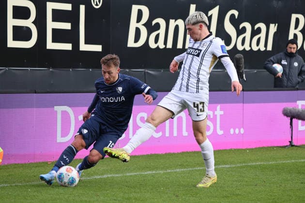25.01.2026, Fussball, Herren, 2. Bundesliga, Saison 2025 2026, SV 07 Elversberg - VfL Bochum 1848, Felix Keidel (SV 07 Elversberg), Felix Passlack (VfL Bochum 1848) Elversberg Ursapharm-Arena an der Kaiserlinde Saarland Deutschland (DEU)