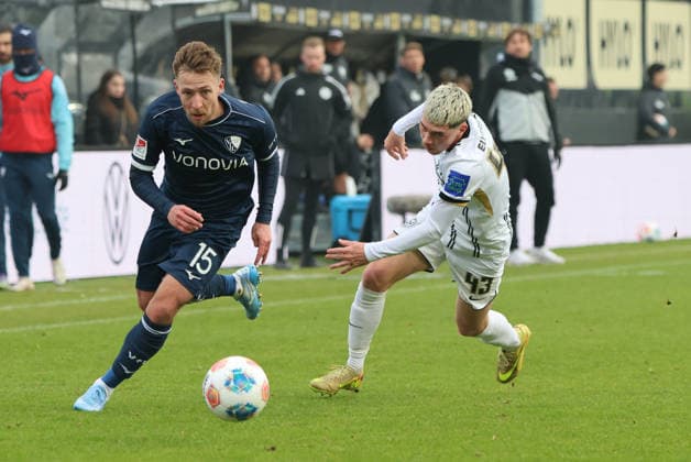 25.01.2026, Fussball, Herren, 2. Bundesliga, Saison 2025 2026, SV 07 Elversberg - VfL Bochum 1848, Felix Keidel (SV 07 Elversberg), Felix Passlack (VfL Bochum 1848) Elversberg Ursapharm-Arena an der Kaiserlinde Saarland Deutschland (DEU)