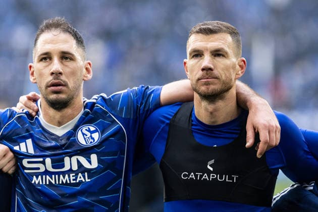 2. Fußball Bundesliga: FC Schalke 04 - 1. FC Kaiserslautern; 25.01.2026 Edin Dzeko (FC Schalke 04, 10) 2. Fußball Bundesliga: FC Schalke 04 - 1. FC Kaiserslautern; Veltins-Arena, Gelsenkirchen; 25.01.2026 DFL regulations prohibit any use of photographs as image sequences and or quasi video.