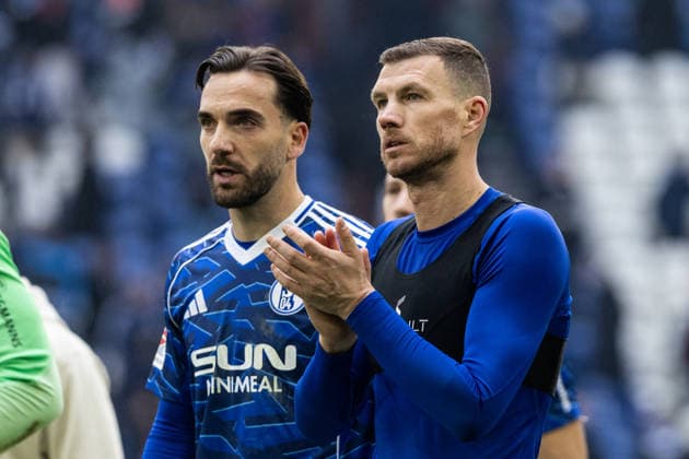 2. Fußball Bundesliga: FC Schalke 04 - 1. FC Kaiserslautern; 25.01.2026 Edin Dzeko (FC Schalke 04, 10) 2. Fußball Bundesliga: FC Schalke 04 - 1. FC Kaiserslautern; Veltins-Arena, Gelsenkirchen; 25.01.2026 DFL regulations prohibit any use of photographs as image sequences and or quasi video.
