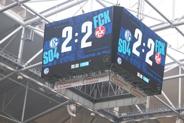 25.01.2026, xrekx, Fussball 2.Bundesliga, FC Schalke 04 - 1.FC Kaiserslautern v.l. Ende Anzeigetafel, Videowall, Scoreboard, Info, Werbung (DFL DFB REGULATIONS PROHIBIT ANY USE OF PHOTOGRAPHS as IMAGE SEQUENCES and or QUASI-VIDEO) Gelsenkirchen
