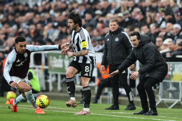 Newcastle Upon Tyne, England, 25th January 2026. Unai Emery head coach of Aston Villa during the Newcastle United vs Aston Villa Premier League match at St. James Park, Newcastle Upon Tyne. Picture credit should read: Nigel Roddis Sportimage EDITORIAL USE ONLY. No use with unauthorised audio, video, data, fixture lists, club league logos or live services. Online in-match use limited to 120 images, no video emulation. No use in betting, games or single club league player publications. SPI_033_NR_NEW_vs_AVL SPI-4479-0033