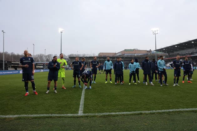 25.01.2026, Fussball, Herren, 2. Bundesliga, Saison 2025 2026, SV 07 Elversberg - VfL Bochum 1848, Die Mannschaft (VfL Bochum 1848) bedankt sich bei den Fans Elversberg Ursapharm-Arena an der Kaiserlinde Saarland Deutschland (DEU)