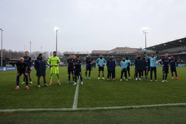 25.01.2026, Fussball, Herren, 2. Bundesliga, Saison 2025 2026, SV 07 Elversberg - VfL Bochum 1848, Die Mannschaft (VfL Bochum 1848) bedankt sich bei den Fans Elversberg Ursapharm-Arena an der Kaiserlinde Saarland Deutschland (DEU)