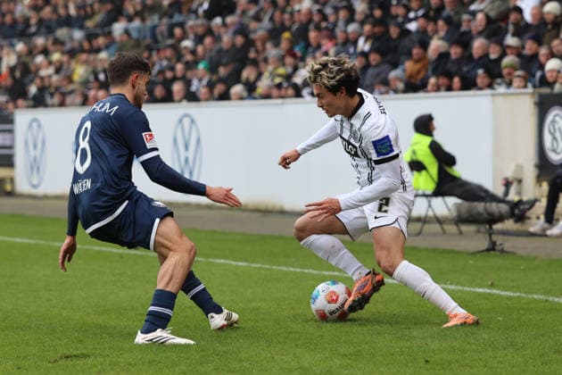25.01.2026, Fussball, Herren, 2. Bundesliga, Saison 2025 2026, SV 07 Elversberg - VfL Bochum 1848, Nicholas Mickelson (SV 07 Elversberg), Kjell-Arik Wätjen (VfL Bochum 1848) Elversberg Ursapharm-Arena an der Kaiserlinde Saarland Deutschland (DEU)
