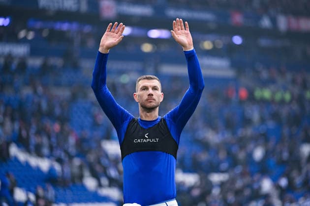 25.01.2026, Fussball, 2. Bundesliga, Saison 2025 2026, 19. Spieltag, FC Schalke 04 - 1. FC Kaiserslautern, Edin DÅ¾eko Dzeko (FC Schalke 04) winkt, xRHR-FOTO YYx