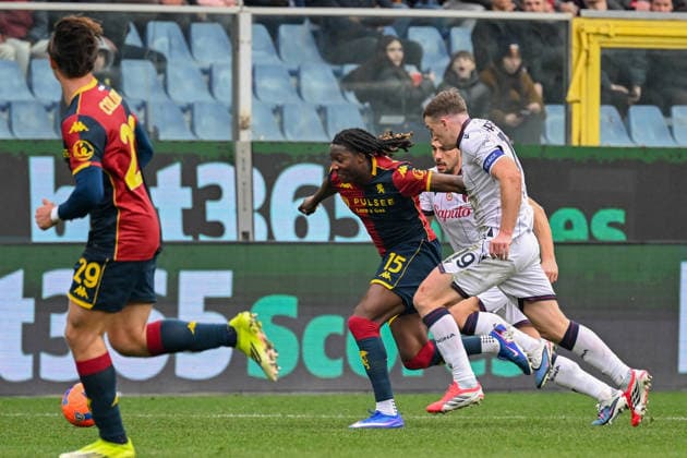 GenoaÕs Brooke Norton-Cuffy fights for the ball with Bologna s Lewis Ferguson during the Serie A soccer match between Genoa and Bologna at the Luigi Ferraris Stadium in Genoa, Italy - Sunday, January 25, 2026. - Soccer .  Copyright: xTanoxPecoraro LaPressex