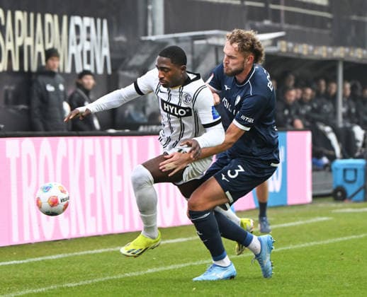 Fussball - 2.Bundesliga - Saison 2025 26 25.01.2025 Ursapharm-Arena SV Elversberg (elv) - VfL Bochum (bo) 1:1 David MOKWA (SV Elversberg), li - Philipp STROMPF (VfL Bochum) Fussball - 2. Bundesliga - SV Elversberg