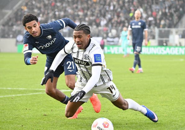 Fussball - 2.Bundesliga - Saison 2025 26 25.01.2025 Ursapharm-Arena SV Elversberg (elv) - VfL Bochum (bo) 1:1 Jarzinho MALANGA (SV Elversberg), vorne - Francis ONYEKA (VfL Bochum) Fussball - 2. Bundesliga - SV Elversberg