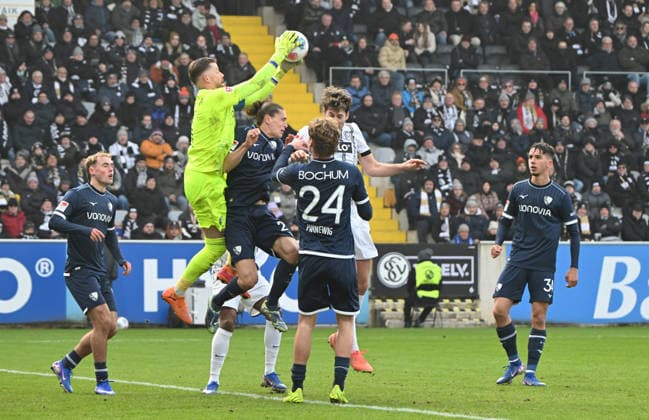 Fussball - 2.Bundesliga - Saison 2025 26 25.01.2025 Ursapharm-Arena SV Elversberg (elv) - VfL Bochum (bo) 1:1 Torwart Timo HORN (VfL Bochum) Fussball - 2. Bundesliga - SV Elversberg
