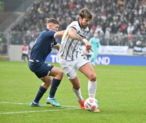 Fussball - 2.Bundesliga - Saison 2025 26 25.01.2025 Ursapharm-Arena SV Elversberg (elv) - VfL Bochum (bo) 1:1 Cajetan LENZ (VfL Bochum), li - Maximilian ROHR (SV Elversberg) Fussball - 2. Bundesliga - SV Elversberg