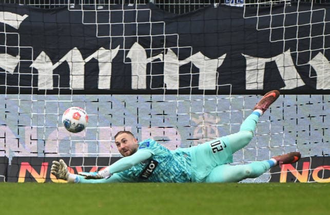 Fussball - 2.Bundesliga - Saison 2025 26 25.01.2025 Ursapharm-Arena SV Elversberg (elv) - VfL Bochum (bo) 1:1 Torwart Nicolas KRISTOF (SV Elversberg), Aktion mit Ball Fussball - 2. Bundesliga - SV Elversberg