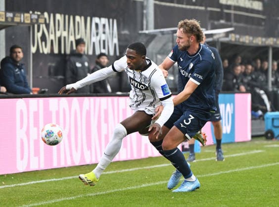 Fussball - 2.Bundesliga - Saison 2025 26 25.01.2025 Ursapharm-Arena SV Elversberg (elv) - VfL Bochum (bo) Bambase CONTE (SV Elversberg), li - Philipp STROMPF (VfL Bochum) Fussball - 2. Bundesliga - SV Elversberg