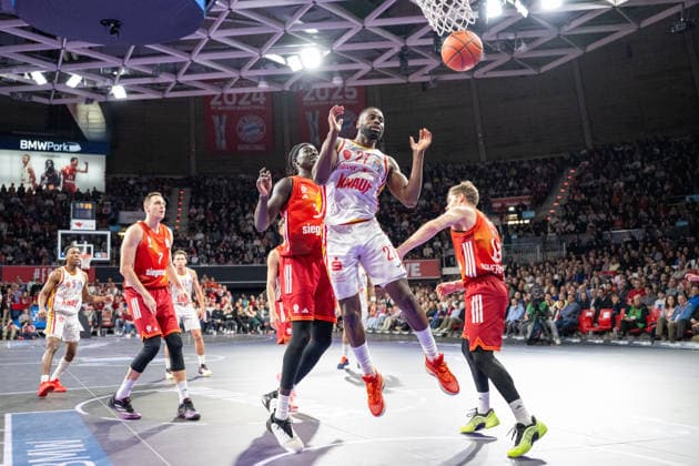 Johannes Voigtmann 7 (FC Bayern Basketball), Wenyen Gabriel 32 (FC Bayern Basketball), Eddy Edigin 27 (Fitness First Wuerzburg Baskets), Andreas Obst 13 (FC Bayern Basketball), FC Bayern Basketball vs. Fitness First Wuerzburg Baskets, BBL, Hauptrunde, 25.01.2026 Muenchen Bayern Deutschland